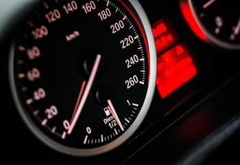 Inteligentny asystent prędkości – czym jest i jak działa ISA?