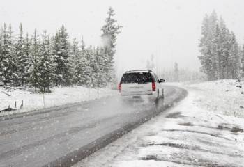 Jak odpalić auto na mrozie? Sprawdź, co zrobić, gdy samochód nie odpala