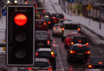 Czym grozi przejazd na czerwonym świetle?