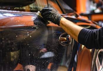 Mycie auta na mrozie – jak dbać o samochód zimą?