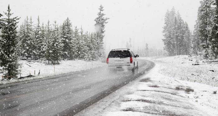 Jak odpalić auto na mrozie? Sprawdź, co zrobić, gdy samochód nie odpala