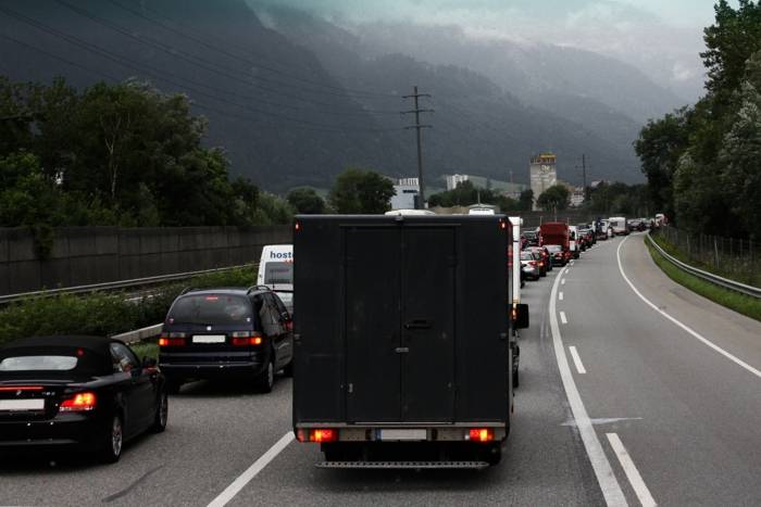 Hamowanie awaryjne - na czym polega i jak je wykonać?