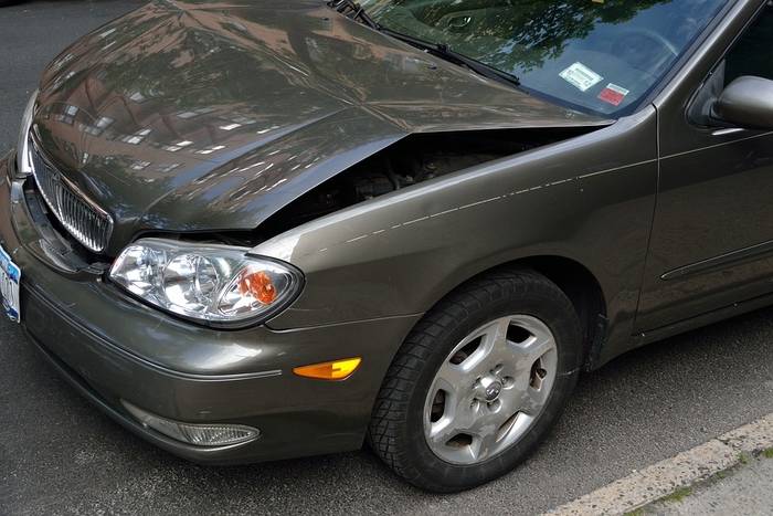 Jazda uszkodzonym samochodem – regulacje prawne i charakterystyka uszkodzeń
