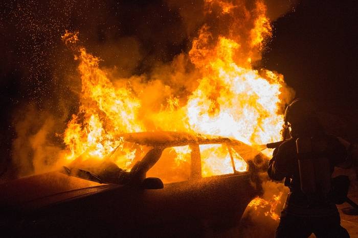 Pożar samochodu – jak uratować samochód i czy OC pokrywa spalenie samochodu?