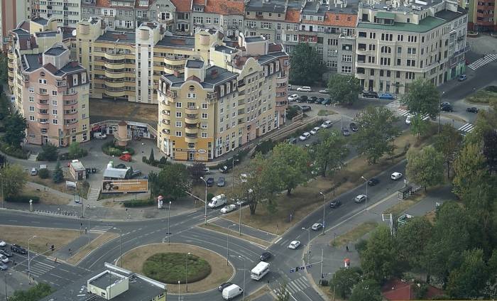 Rondo dwupasmowe. Jak poruszać się po skrzyżowaniu z ruchem okrężnym?