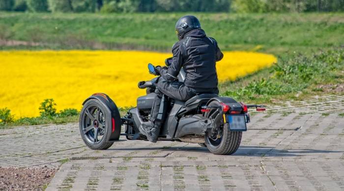 Trójkołowce na kategorię B – ciekawy sposób na motocykl bez dodatkowych uprawnień